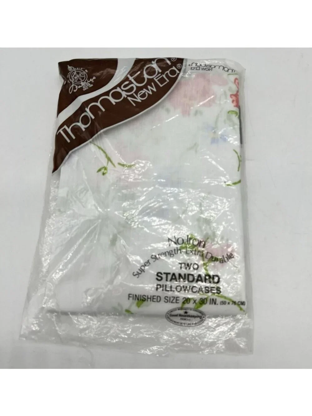 NEW Thomaston Mills No Iron Two Standard Floral Pillowcases White Floral Classic